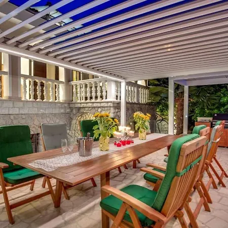 Iris - Opatija By Guide Willa