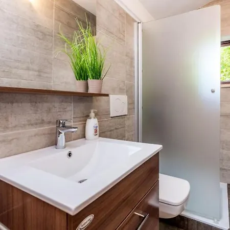 Iris - Opatija By Guide