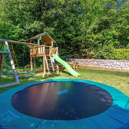 Iris - Opatija By Guide Willa Breza