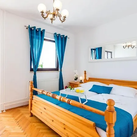 Iris - Opatija By Guide Breza