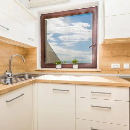 Iris - Opatija By Guide Breza