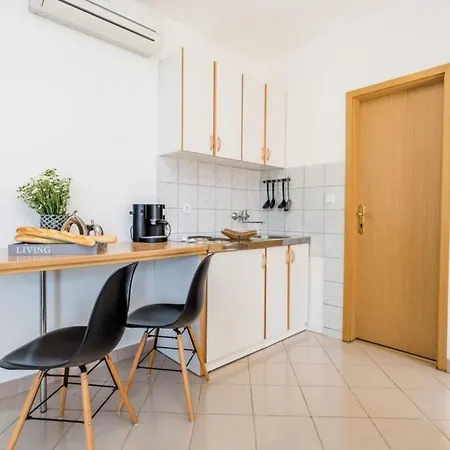 Iris - Opatija By Guide *