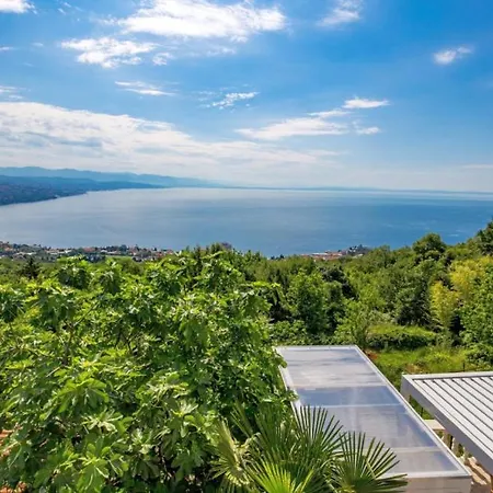 Iris - Opatija By Guide Willa Breza