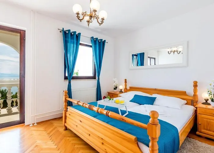 Iris - Opatija By Guide Breza