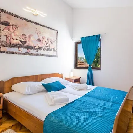 Iris - Opatija By Guide *