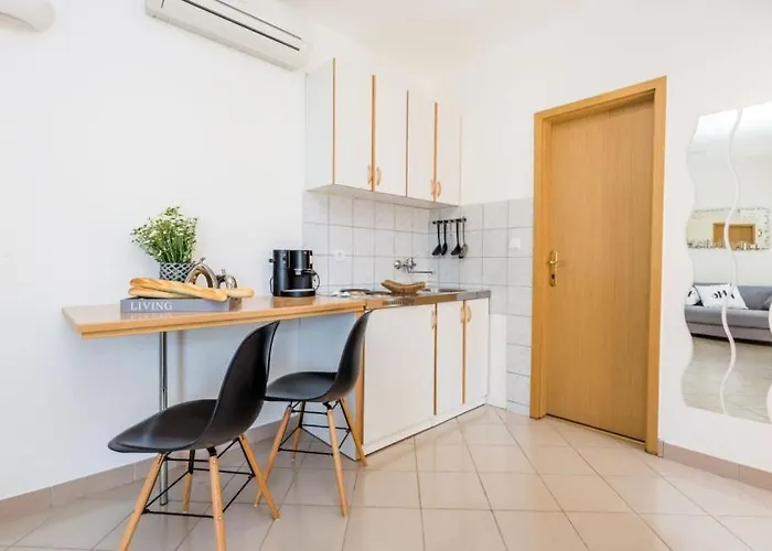 Iris - Opatija By Guide *